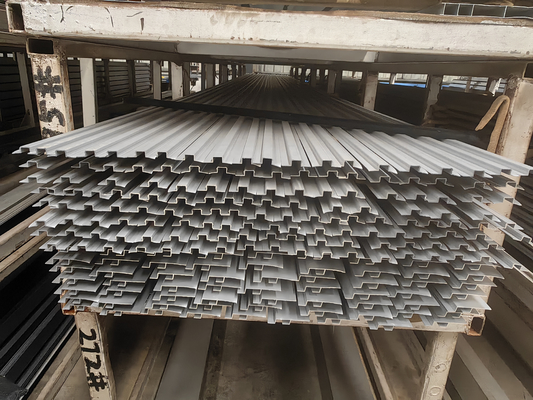 0.38mm Thickness 6061 6082 6063 Aluminum Extrusion Profile For Doors And Windows